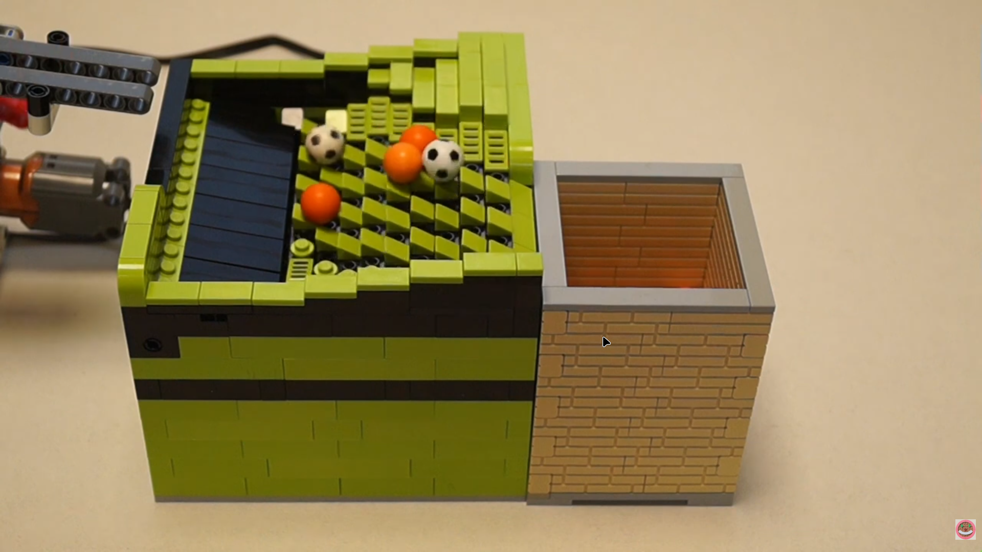 Diagonal in Lime and Black