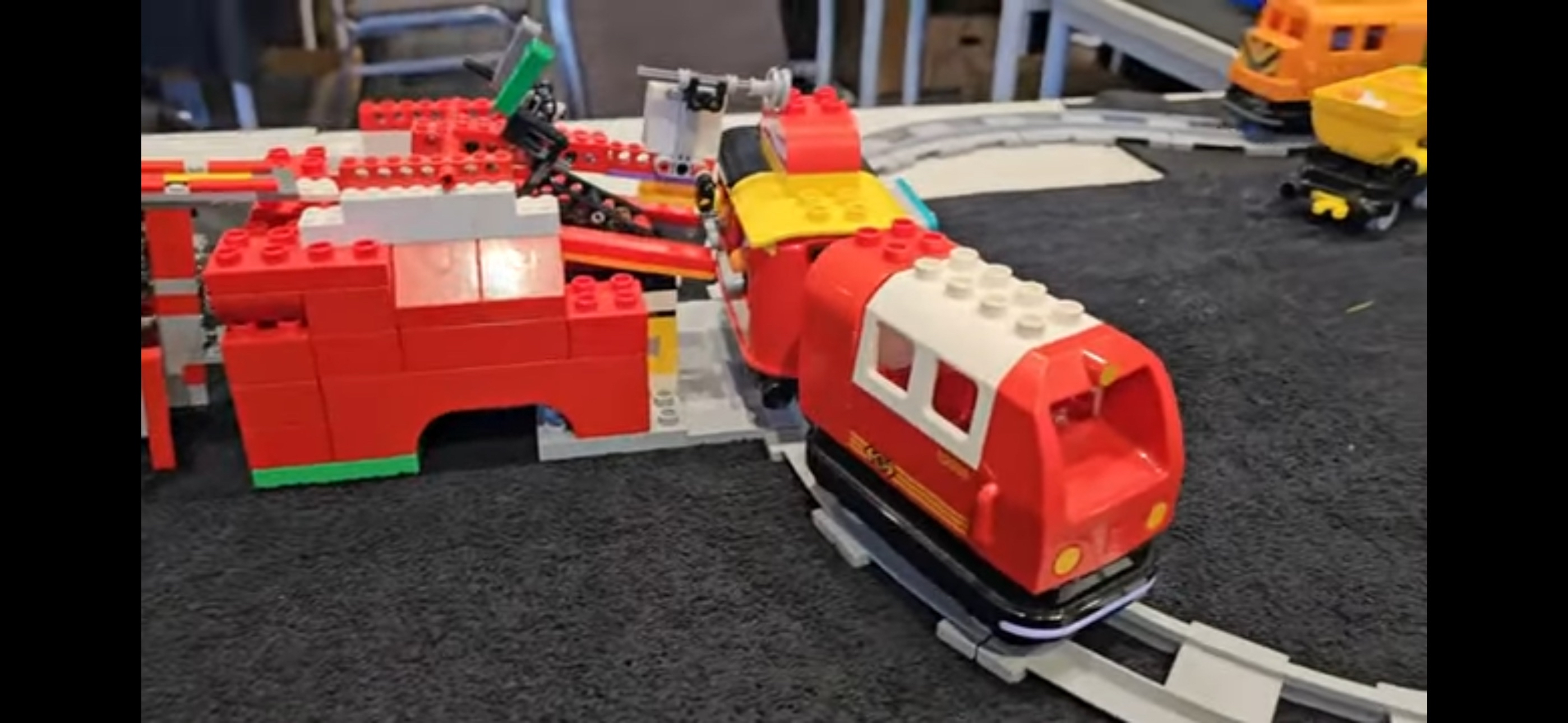 Duplo train