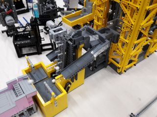 Yellow Racklift Tower Bridge - thumbnail 3